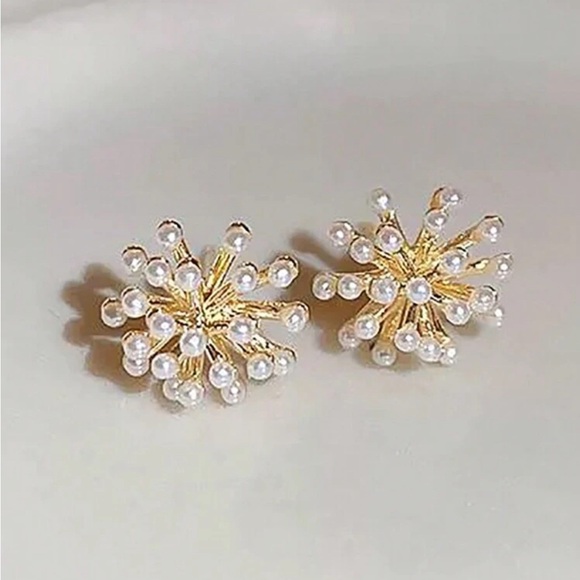 Gold and Pearl Stud Earrings - Picture 1 of 4
